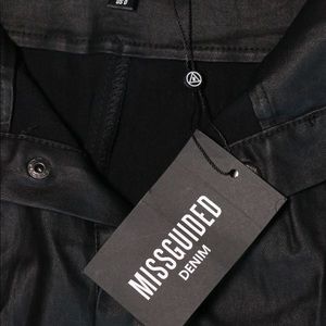 Black skirt, size 0, and in great condition w/ tag